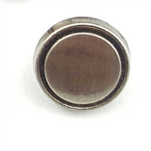 Écologique de <span class=keywords><strong>Haute</strong></span> qualité Ronde Délicate Main <span class=keywords><strong>Couture</strong></span> Bouton En Métal pour les Costumes - Product Image 6