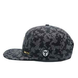 Gorras Trucker de 7 Paneles al por Mayor con Logotipo Personalizado, Malla 3D con Orificios Cortados con Láser, Terciopelo y Felpa, Modernas para Playa, Aire Libre y Uso Casual - Product Image 3