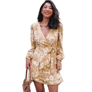 ชุดเดรสสั้นสำหรับผู้หญิงแบบลำลองสำหรับงานปาร์ตี้  คอวี  ปรับเอวได้  แต่งระบาย  ผ้าลูกไม้บางเบา  ขายส่งตามสั่งสำหรับฤดูใบไม้ร่วง - Product Image 4