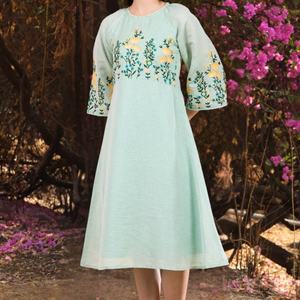 Vestido de Lino y Algodón Bordado Personalizado, Elegante, Cuello Redondo, Casual, Corte en A, Mangas Abullonadas, Midi, Vestido de Verano para Mujer - Product Image 1