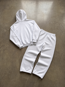 Conjunto de dos piezas para hombre Y2K: Sudadera con capucha gris jaspeado de paneles curvos y pantalones jogger de ajuste holgado con cordón, de tejido grueso. Venta al por mayor. - Product Image 2