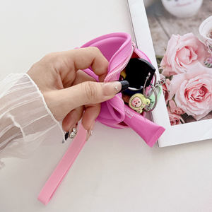 Bolsa de silicona moderna con forma de corazón para lápiz labial, brillo labial, estuche portátil para auriculares, monedero, bolsa de almacenamiento de cosméticos, personalizada - Product Image 6