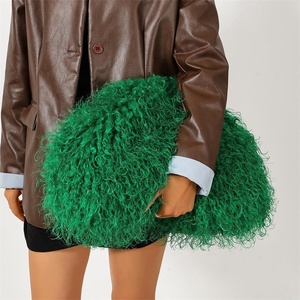 <span class=keywords><strong>Sac</strong></span> fourre-tout Zeyu tendance en fausse fourrure bouclée <span class=keywords><strong>rouge</strong></span> <span class=keywords><strong>bordeaux</strong></span> pour femme, grand <span class=keywords><strong>sac</strong></span> à main en peluche avec poignée supérieure pour le streetwear, <span class=keywords><strong>sac</strong></span> à main en fausse fourrure écologique - Product Image 5