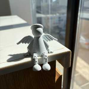 Statuetta di Angelo Seduto Stampata in 3D con Ali d'Angelo per Decorazioni Natalizie, di Laurea e Matrimoniali, Design Moderno di Metà Secolo - Product Image 2