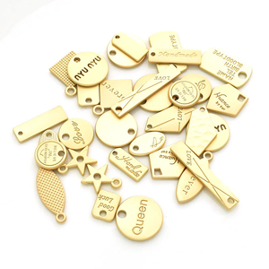 נירוסטה שם מעצב מותאם אישית תאריך לוגו חרוט זהב תליון תגים תכשיטי מתכת קסם עבור צמיד שרשרת דייי - Product Image 4