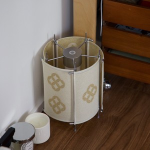 Lámpara de Sombra Tejida con Patrón Dorado, Lámpara de Pie LED de 220V, Color Cambiable, Base E26, Fácil Instalación - Product Image 3