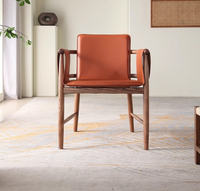 Chaise de salle à manger en bois de frêne massif avec dossier haut et accoudoirs, design moderne et minimaliste, importée, luxe léger, pour usage en restaurant
