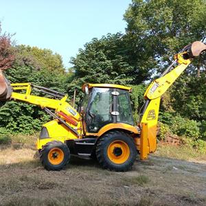 Chargeuse-pelleteuse JCB 3CX avec moteur puissant et système hydraulique stable pour les travaux d'infrastructure, la réparation routière et les projets d'ingénierie municipale - Product Image 2