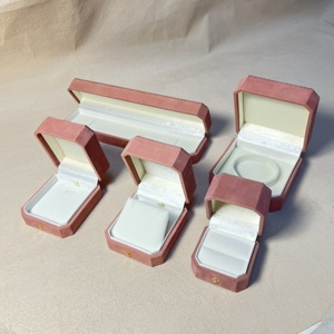 Caja de Joyería de Terciopelo Rosa Personalizada al por Mayor de Fábrica con Logotipo para Anillo, Pulsera, Colgante, Collar, Pendientes, Logotipo Grabado Disponible - Product Image 1