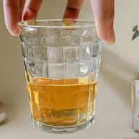 Tasse en verre à liqueur à motif de rotin transparent créatif personnalisé approvisionnement d'usine