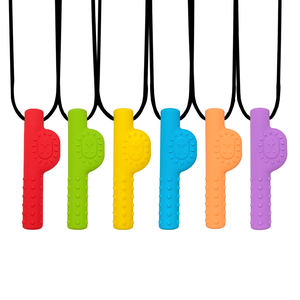 Collier à mâcher en silicone de qualité alimentaire sans BPA en forme de P avec chaîne en corde, jouet sensoriel pour bébé, pendentif pour enfants - Product Image 1