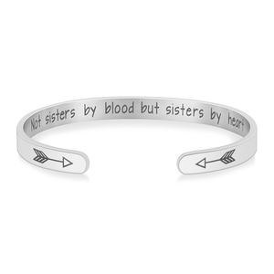 Bracelet en acier titane personnalisable avec des phrases gravées, ouverture en forme de C, bracelets tendance, pas de sang mais des sœurs par le cœur - Product Image 4