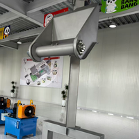 Machine à dépecer le bétail avec système de convoyage de peaux pour ligne de traitement d'abattage de bovins