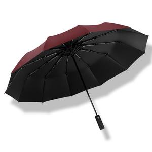 <span class=keywords><strong>Parapluie</strong></span> <span class=keywords><strong>de</strong></span> protection solaire en caoutchouc noir unisexe à 12 os design classique entièrement automatique pliable à côtes 8k vente en gros à trois volets - Product Image 6