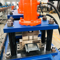 Machine de formage à froid pour panneaux de porte de garage industrielle en acier galvanisé perforé de 0,7 à 1,2 mm, à double pliage