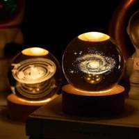 Veilleuse boule de cristal 3d avec base en bois LED Boule de cristal lumineuse Décoration de table LED Veilleuses Noël Cadeau d'anniversaire