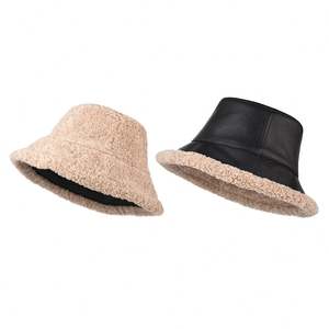 Chapeau de pêcheur en cuir PU noir lisse pour l'hiver, chapeau chaud vintage japonais en laine d'agneau, chapeau bob - Product Image 1