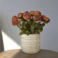 Offre Spéciale support de support de Pot de fleur en relief de Style de vente nordique jardinières en céramique de cylindre blanc avec support en bois de bambou arqué