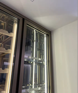 Armoire à vin élégante personnalisée avec étagères en métal doré et vitrine en verre pour le mobilier de divertissement à domicile - Product Image 4