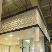 Dalles de plafond en plastique PVC coloré panneau de papier peint 3d panneau de décoration d'art mural durable