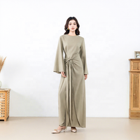 Robe Abaya Longue Personnalisable pour Femmes Musulmanes, Manches Longues, avec Détail Unique de Torsion à la Taille, Jupe Fluide