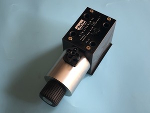 Solenoide de Control Direccional de Acción Directa Serie D1VW SD3W020BNJW 24V, Stock Original - Product Image 1