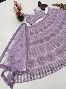 Magnifique ensemble de mariage ethnique Lehenga Choli entièrement brodé avec de véritables embellissements miroir faits à la main, prêt-à-porter - Product Image 4