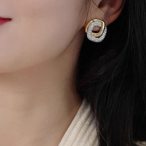Orecchini a Perno Geometrici Quadrati per Donne, Design a Doppio Anello Intrecciato, Accessori Moda per Orecchie - Product Image 5