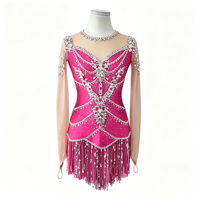 Robe de patinage artistique rose vif à manches longues en maille avec jupe à franges en strass pour enfants et adultes, pour compétition et performance de patinage sur glace