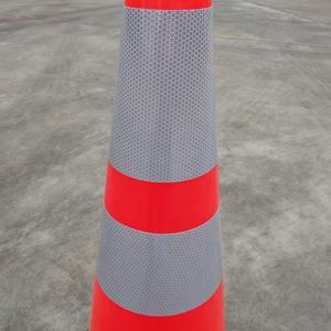 Cône Fluorescent Flexible en PVC, à base noire, 700mm, Standard américain - Product Image 3