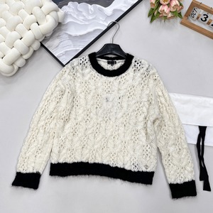 เสื้อสเวตเตอร์คอกลมแบบถักลายเคเบิ้ล แต่งขอบด้วยผ้าถักลายตัดกัน เหมาะสำหรับใส่ลำลองและใส่ทำงาน - Product Image 1