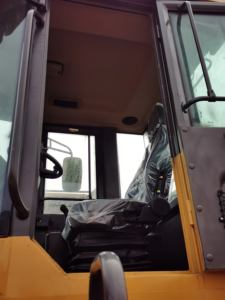 Chargeuses frontales et mini-chargeuses d'occasion à bas prix Charge nominale de 5 tonnes Fonctionnement sûr et confortable avec les composants du moteur principal - Product Image 4