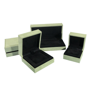 Cajas de Joyería de Gamuza Verde Claro de Lujo - Tamaños Surtidos para Anillos, Collares, Pendientes y Pulseras, Empaque Elegante para Regalo - Product Image 1