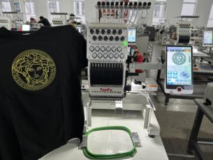 Máquina <span class=keywords><strong>de</strong></span> Bordar Automática Mini <span class=keywords><strong>de</strong></span> Alta Calidad con 2 Años <span class=keywords><strong>de</strong></span> Garantía, Precisa para Tiendas <span class=keywords><strong>de</strong></span> Ropa Italiana Personalizada - Product Image 1