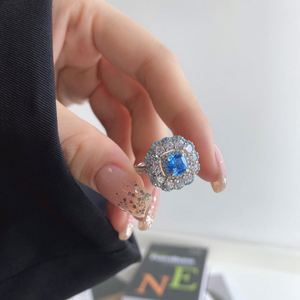 Anillo Dylam de la Colección Top End, Chapado en Rodio, Plata de Ley 925, con Diamantes Brillantes, Flor Azul Grande Cuadrada, Eternidad, Zirconia 5A - Product Image 4