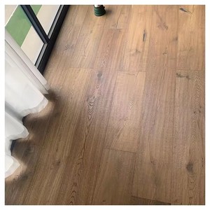 NUEVO Suelo de Madera Multicapa de Roble Blanco Grado AA, Económico y Rústico, Garantía de 5+ Años, Instalación con Sistema de Clic, Estilo Contemporáneo - Product Image 2