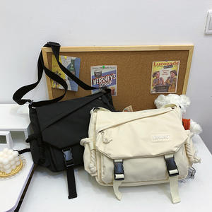 حقيبة متقاطعة مع الجسم بتصميم ياباني من harjasho بشعار فني مظلم من النايلون على الكتف أزياء الشارع للطلاب - Product Image 5