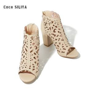 Botines Romanos Coco SILIYA con Punta Abierta, Tacón Grueso de 7cm, Diseño Geométrico Recortado, Transpirables, Zapatos de Mujer - Product Image 3