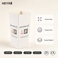 Boîte à collation en papier blanche minimaliste avec logo personnalisé et code QR imprimé, bord festonné, ouverture supérieure, boîte à popcorn conique