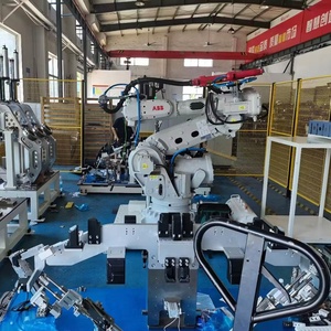 Nouvelle machine de soudage par ultrasons de découpe et de perçage robotisée pour les pièces de carrosserie et les pare-chocs de voiture, soudeuse plastique automatique haute puissance - Product Image 1