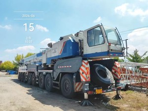 Grúa sobre Camión Zoomlion QAY500 Usada en Venta, Capacidad de Carga Máxima de 500 Toneladas, Motor WEICHAI, Buen Estado, Precio Bajo - Product Image 4