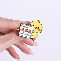 Pin de solapa de metal esmaltado suave con diseño de gato, pato y conejo, código de error 404, personalizado al por mayor para mochilas