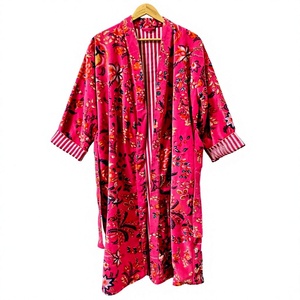 Robe longue pour femmes à imprimé floral, manches trois quarts, en velours tissé doux, kimono décontracté pour le printemps - Product Image 1