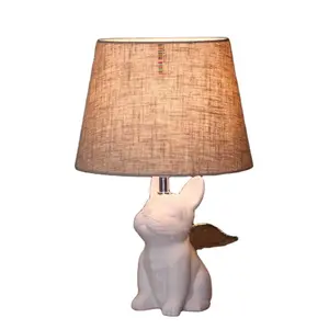 Benutzer definierte kreative Cartoon Hund stehen Porzellan Schreibtisch lampe Indoor Tisch lampe Hotel Lesung Nachtlichter Stoff Lampen schirm Licht