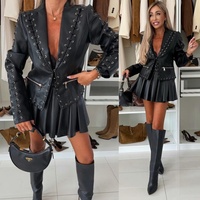 Blouson moto femme en similicuir chenille uni, coupe ajustée, col en V, manches longues, avec design blazer à œillets et lacets, collection Printemps
