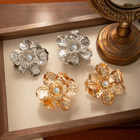 Grandes boucles d'oreilles à clous en forme de fleur pour femmes, plaquées or ou argent, en métal martelé, 2 couleurs