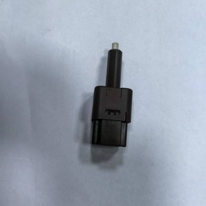 Interruptor de Luz de Freno Nissan 25320-BC60B 12V Para Vehículos Nissan OPT-OS2227 - Product Image 1