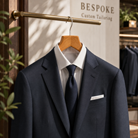 Cintres personnalisés en bois à épaules larges avec logo pour manteaux, costumes et robes – Idéal pour les magasins de vêtements et hôtels (Perchas De Madera)