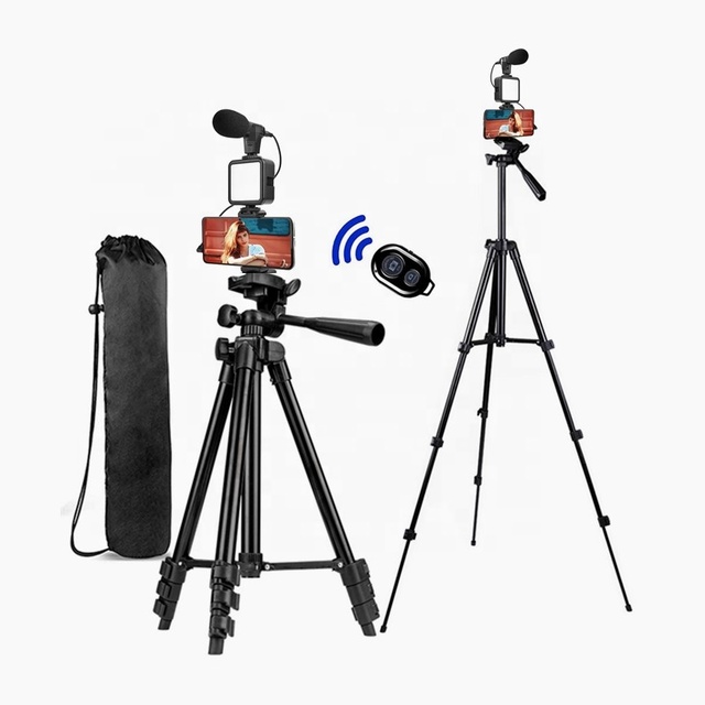 Hot Sale Vlogging Kit for Youtube TikTok Vlogger Tripod for IOS Smartphone with Mic Live Stream LED Light Vlog Set