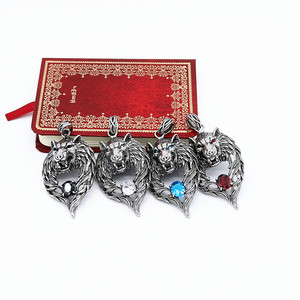 Yunnique – collier avec pendentif loup en acier inoxydable, pierres précieuses bleues, bijoux animaux, cadeau unisexe, style européen - Product Image 3